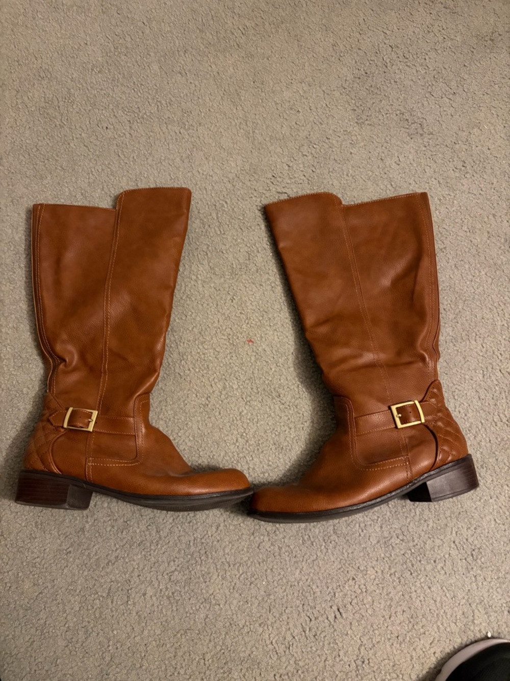 Like  new Arizona 9 1/2 wide calf Classic Knee-High boots